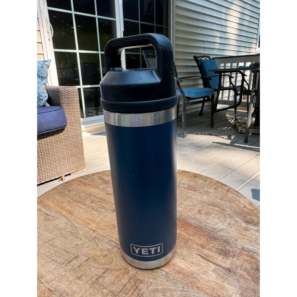 18oz YETI water bottle.